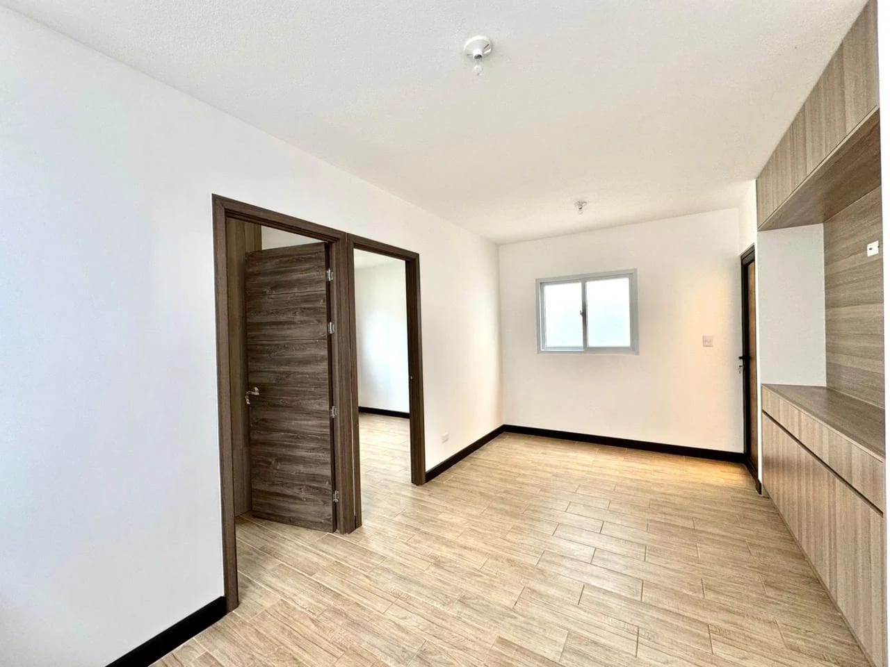 Linda casa en venta para estrenar en Bosques de Santa Elena. — Casa en Venta en Carretera a El Salvador, Guatemala, Ciudad — foto 4 de 8