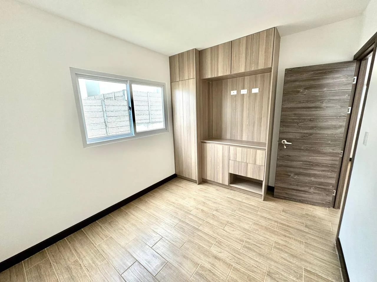 Linda casa en venta para estrenar en Bosques de Santa Elena. — Casa en Venta en Carretera a El Salvador, Guatemala, Ciudad — foto 8 de 8