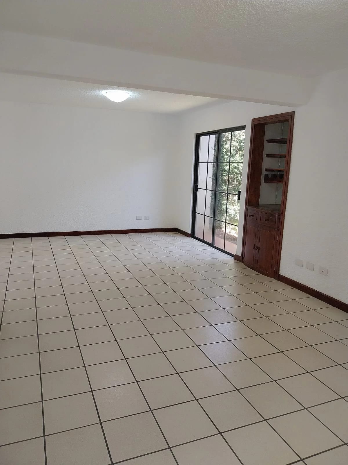 Casa Sector Carretera El Salvador. Condominio Villas Los Pinabetes — Casa en Venta en Los Pinabetes, Carretera a El Salvador, Guatemala, Ciudad — foto 1 de 17