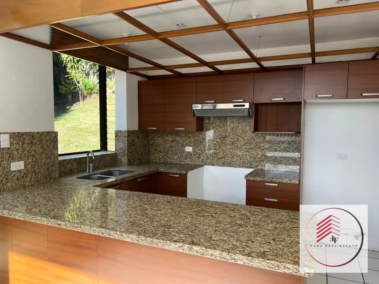 Casa en venta en Montebello I carretera al salvador con linda Vista — Casa en Venta en Montebello I, Carretera a El Salvador, Guatemala, Ciudad — foto 2 de 9