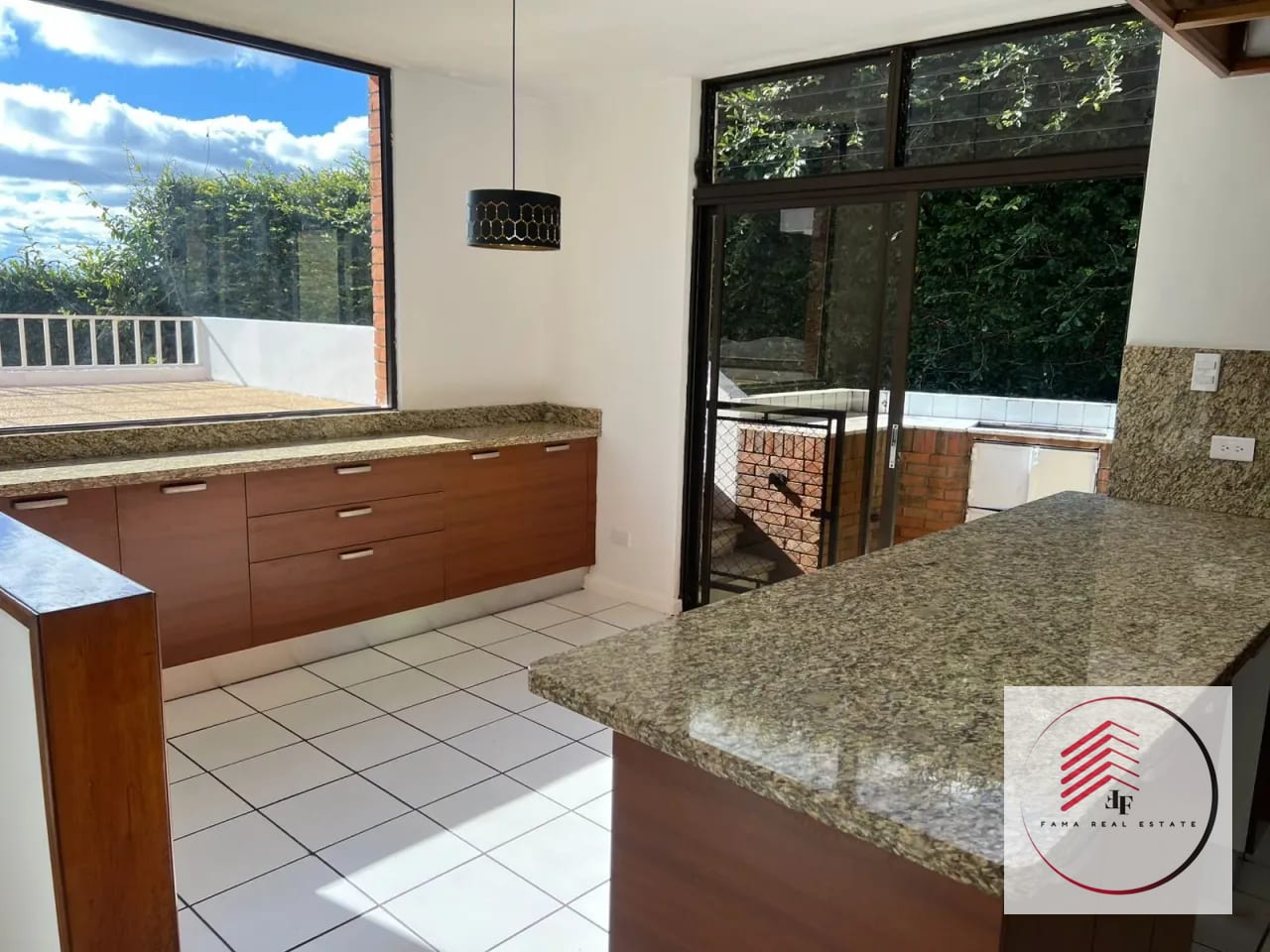 Casa en venta en Montebello I carretera al salvador con linda Vista — Casa en Venta en Montebello I, Carretera a El Salvador, Guatemala, Ciudad — foto 6 de 9