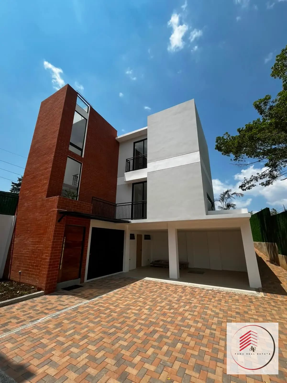 Venta de casa de lujo en Arrazola I carretera al salvador — Casa en Venta en Arrazola I, Carretera a El Salvador, Guatemala, Ciudad — foto 1 de 17