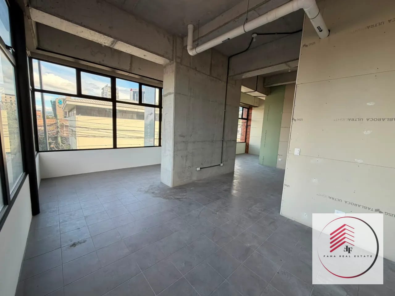 🏢 Oficina en Venta – Zona 10 en Edificio Fiamene Exelente Ubicación! — Oficina en Venta en Fiamene, Zona 10, Guatemala, Ciudad — foto 1 de 14