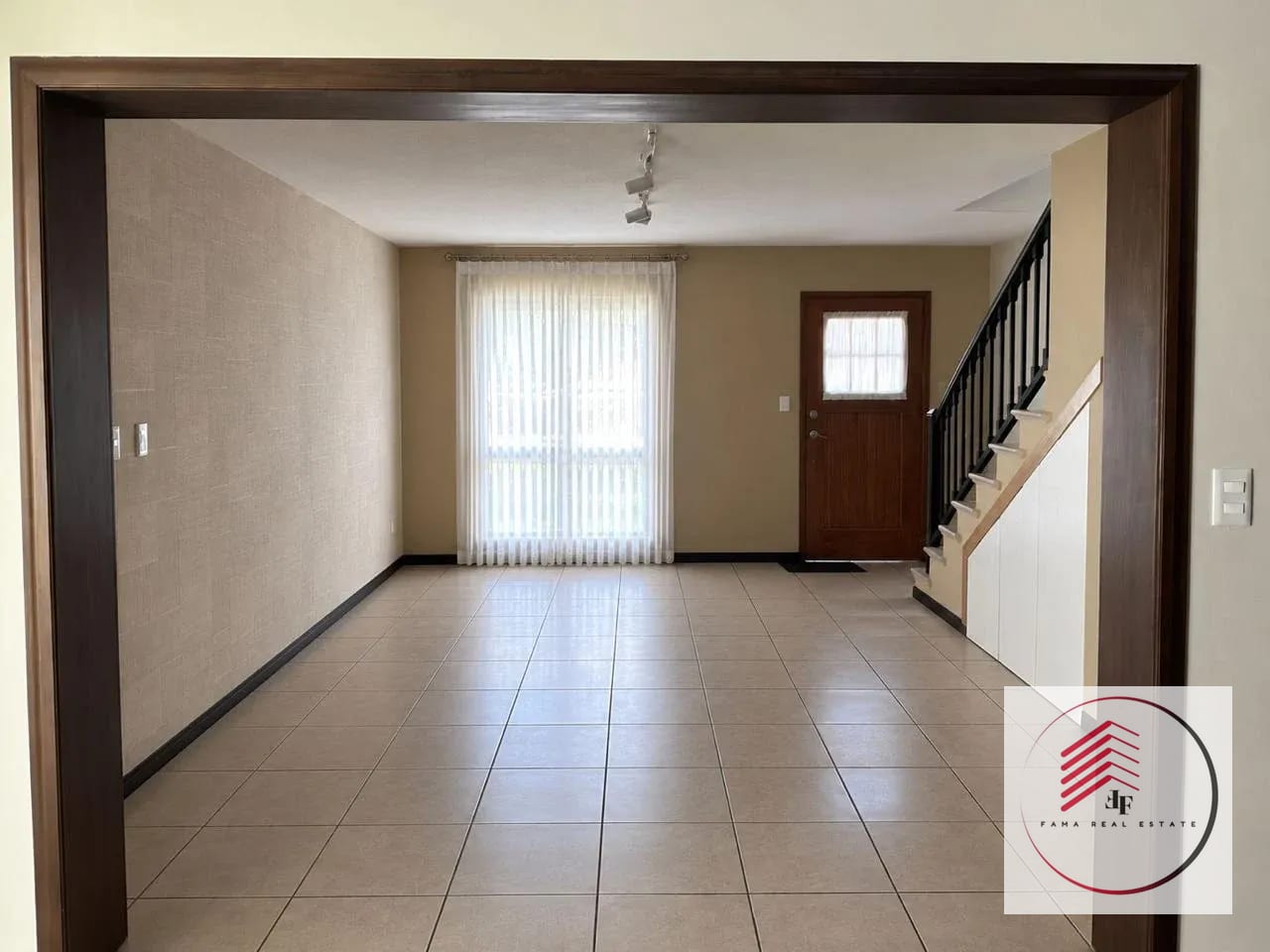 Vendo Casa Condado el Naranjo, Zona 4 Mixco — Casa en Venta en Condado Naranjo, Zona 4 Mixco, Guatemala, Ciudad — foto 1 de 12