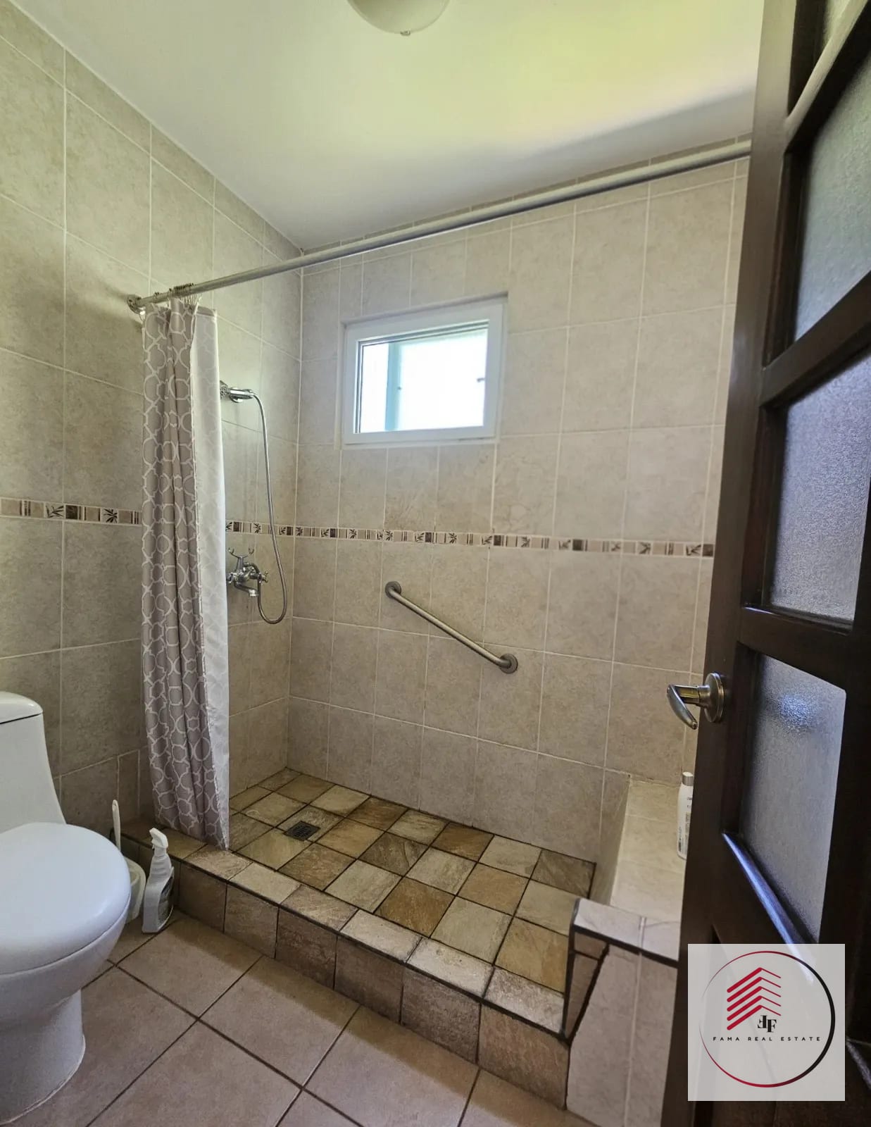 Amplia Casa de 1 nivel en VENTA km. 16.5 Entre Bosques, CAES — Casa en Venta en Carretera a El Salvador, Guatemala, Ciudad — foto 3 de 17