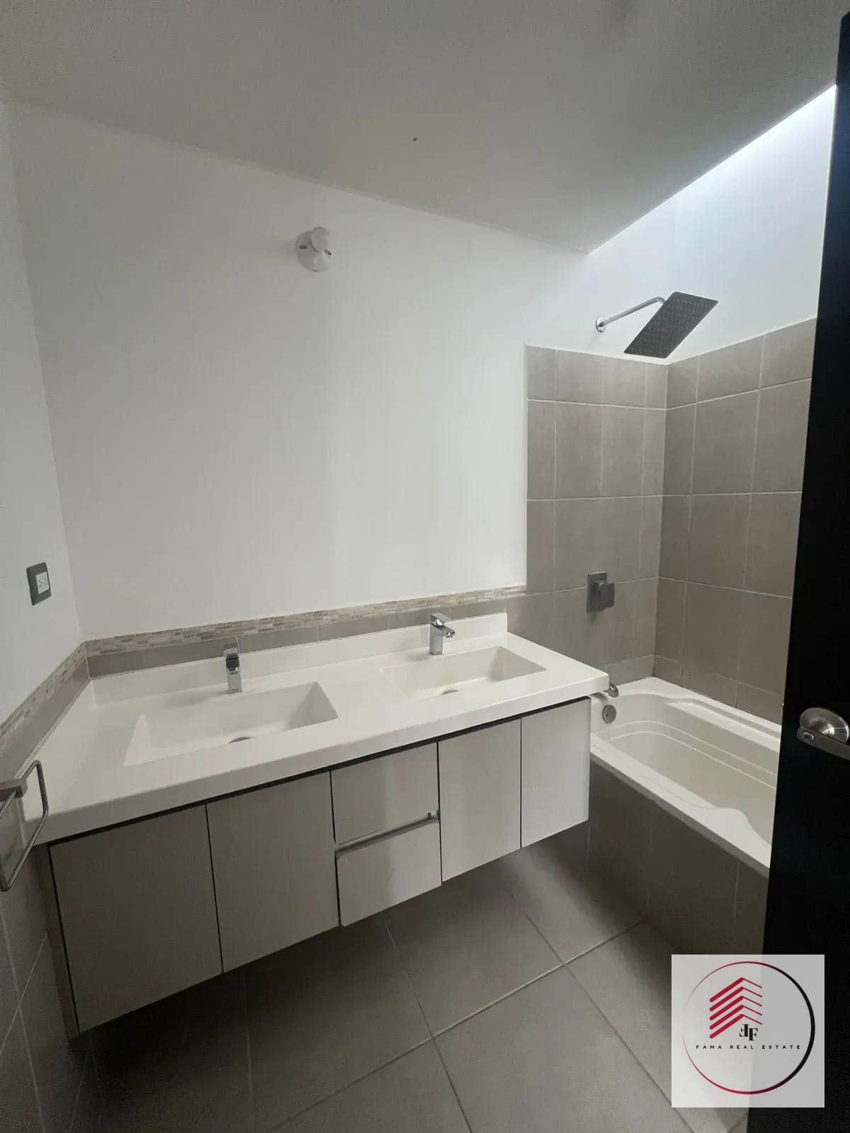 *Casa en Venta en Cumbres de la Arboleda CAES* — Casa en Venta en Cumbres de La Arboleda, Carretera a El Salvador, Guatemala, Ciudad — foto 2 de 6