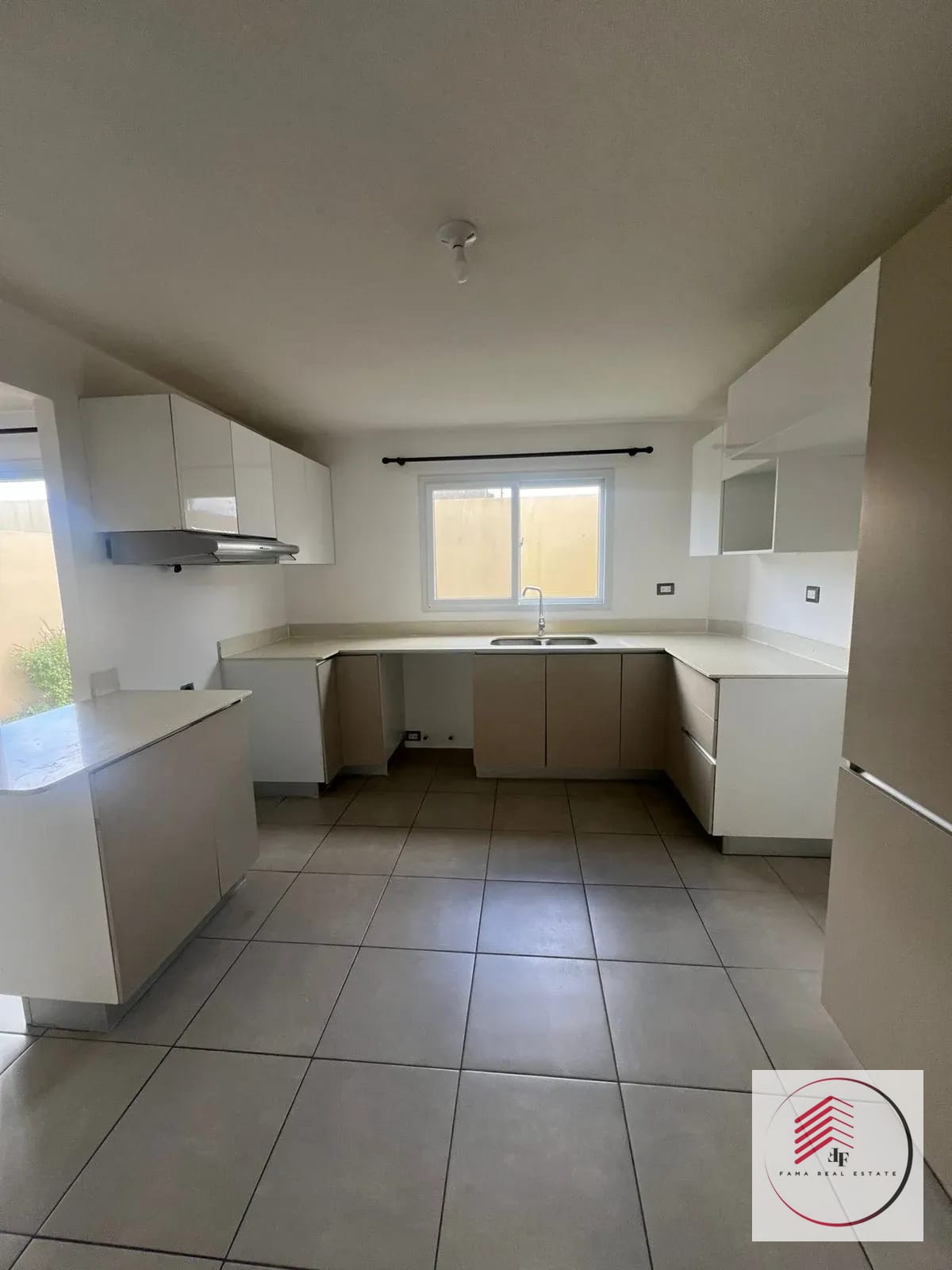 *Casa en Venta en Cumbres de la Arboleda CAES* — Casa en Venta en Cumbres de La Arboleda, Carretera a El Salvador, Guatemala, Ciudad — foto 3 de 6