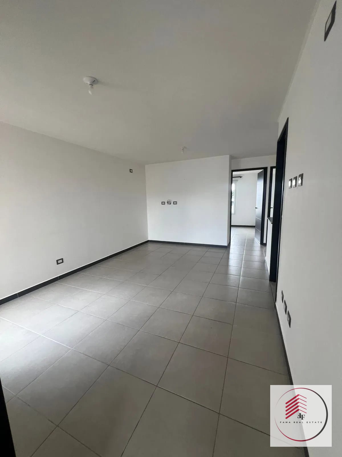 *Casa en Venta en Cumbres de la Arboleda CAES* — Casa en Venta en Cumbres de La Arboleda, Carretera a El Salvador, Guatemala, Ciudad — foto 4 de 6