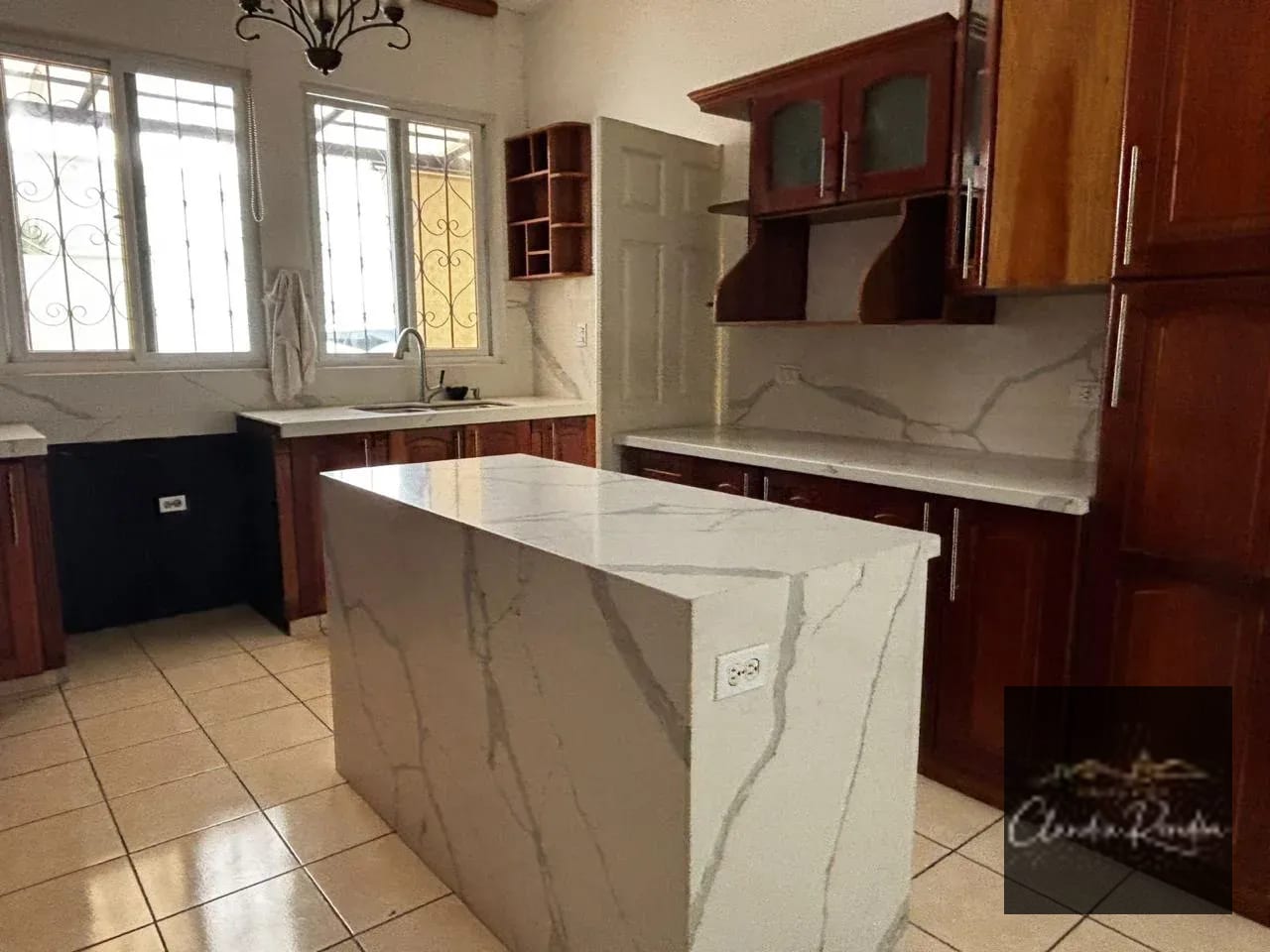 Casa en venta, San Cristobal, Mixco, Guatemala — Casa en Venta en Zona 8 Mixco, Guatemala, Ciudad — foto 1 de 10