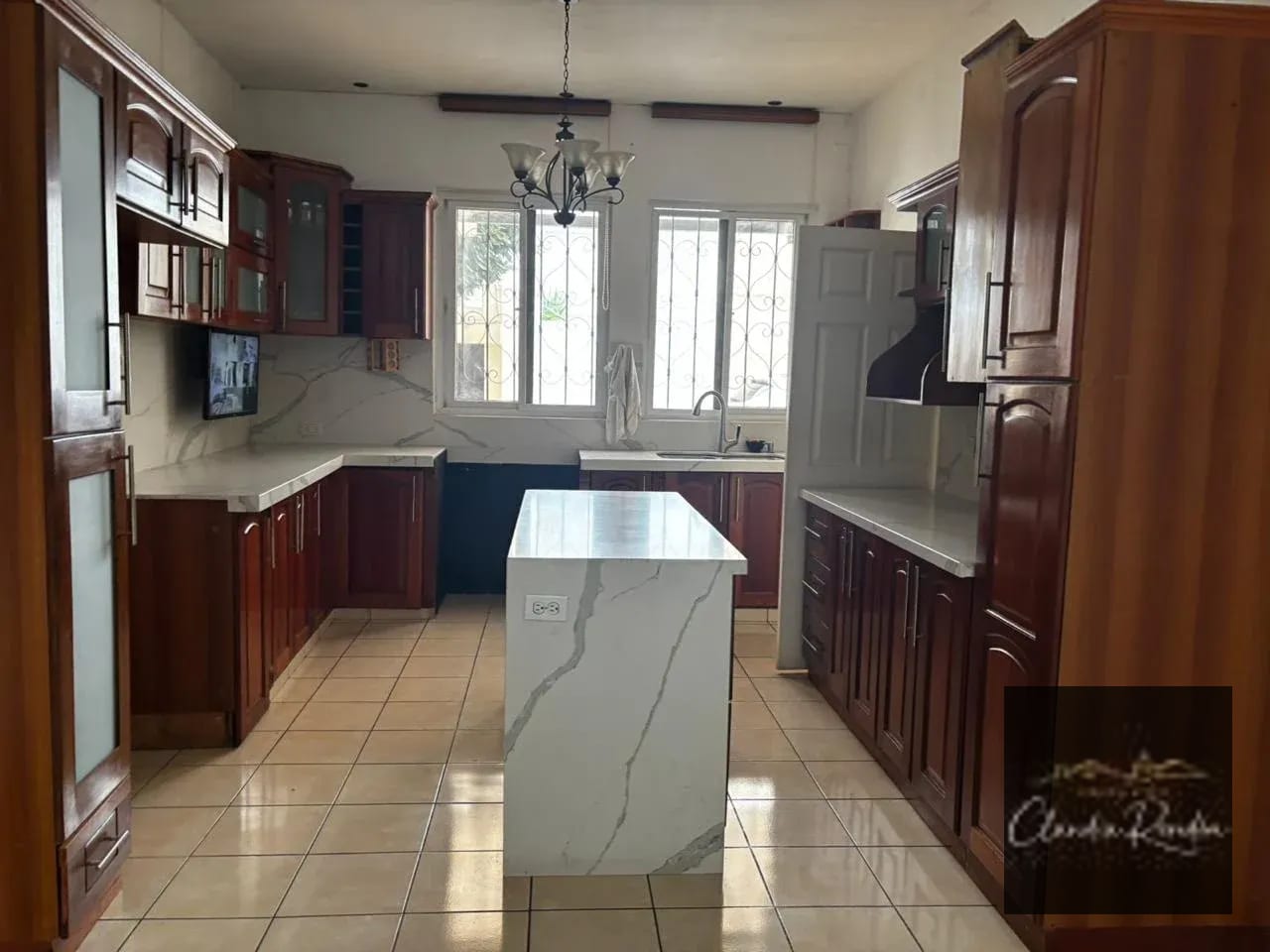 Casa en venta, San Cristobal, Mixco, Guatemala — Casa en Venta en Zona 8 Mixco, Guatemala, Ciudad — foto 3 de 10