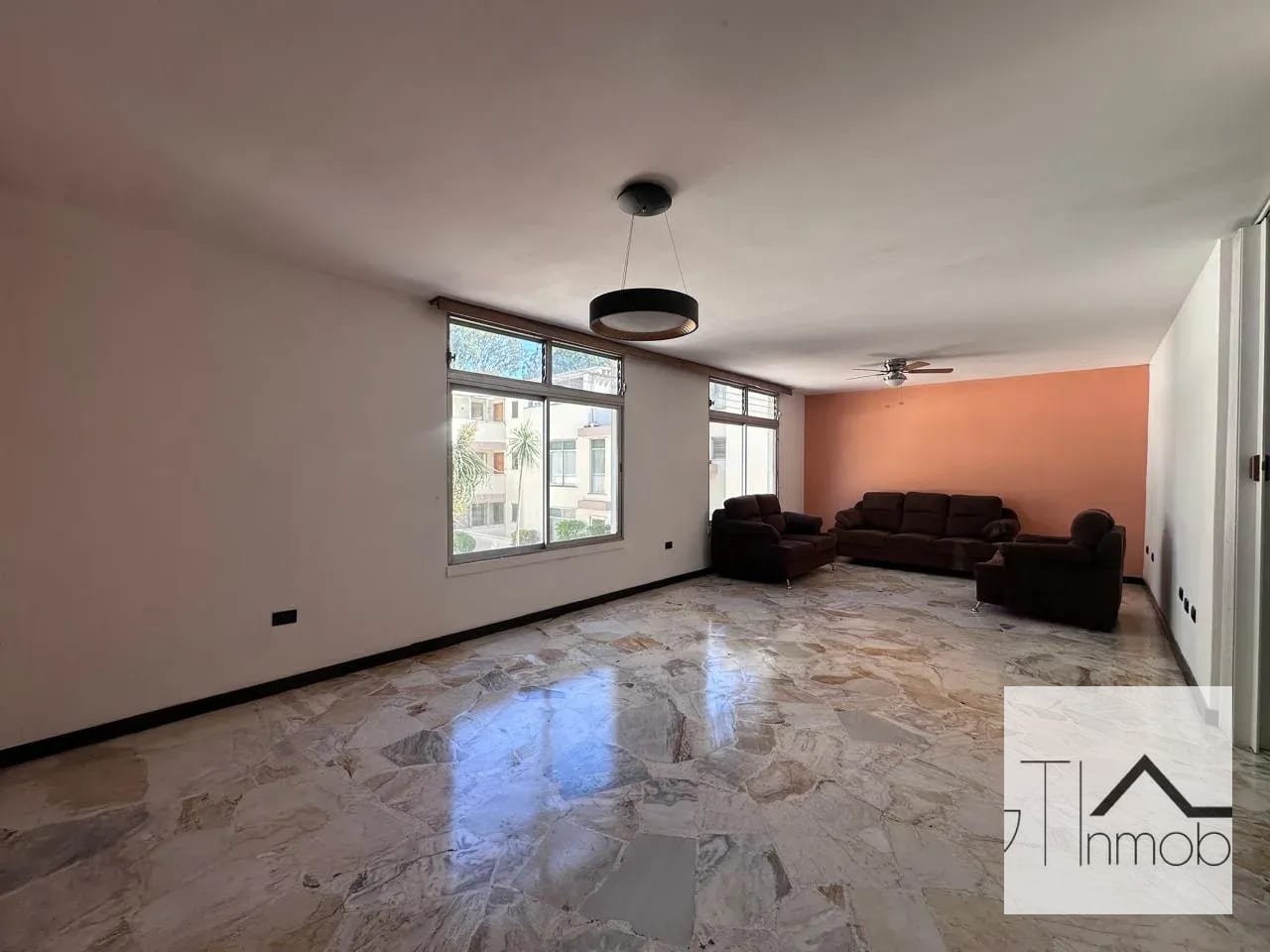 Apartamento de dos niveles — Apartamento en Venta en Ciudad Vieja, Zona 10, Guatemala, Ciudad — foto 4 de 17