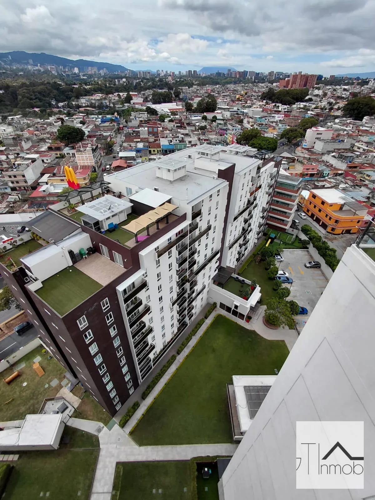 Renta apartamento en zona 5, Torre Asunción, de 2 niveles — Apartamento en Alquiler en Casa Asunción, Zona 5, Guatemala, Ciudad — foto 12 de 15