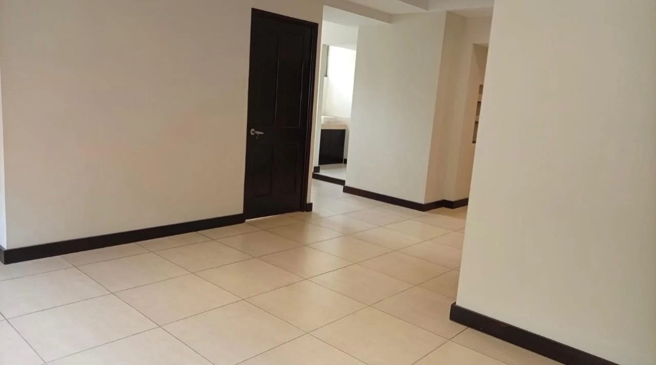 Alquiler amplia oficina en Edificio en 5a. Avenida Zona 14 — Oficina en Alquiler en Cobella, Zona 14, Guatemala, Ciudad — foto 4 de 9