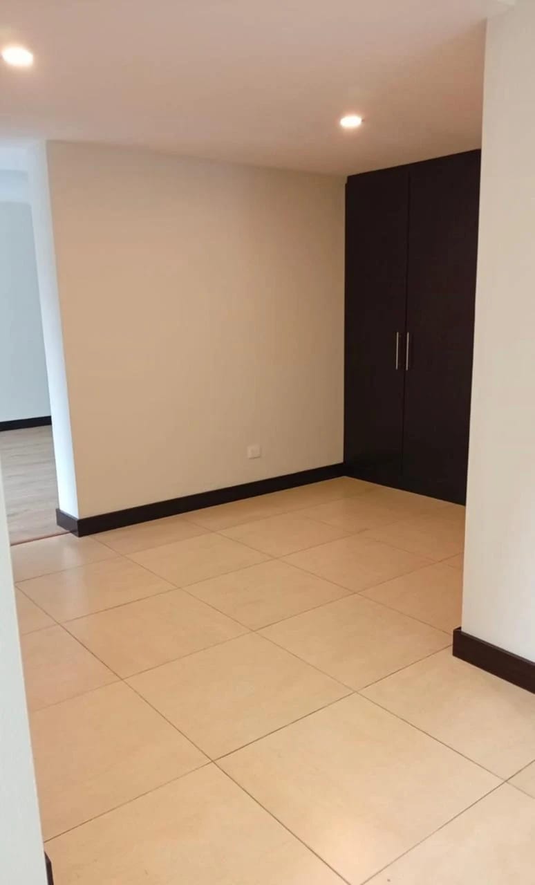 Alquiler amplia oficina en Edificio en 5a. Avenida Zona 14 — Oficina en Alquiler en Cobella, Zona 14, Guatemala, Ciudad — foto 5 de 9