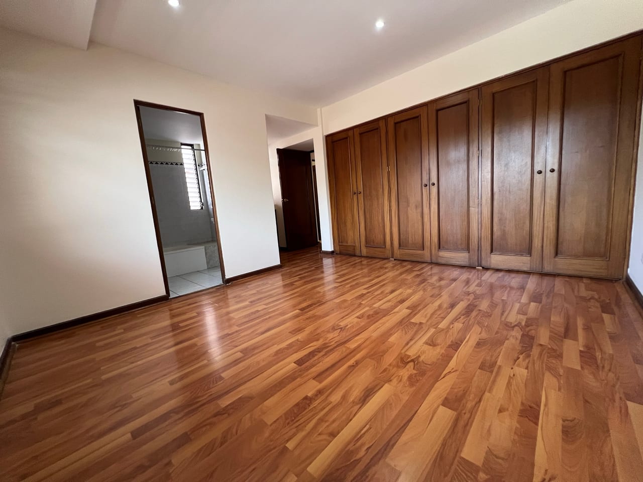 Venta amplio apartamento 3 Dormitorios | La Solana Zona 15 - San Lázaro — Apartamento en Venta en San Lázaro, Zona 15, Guatemala, Ciudad — foto 4 de 10