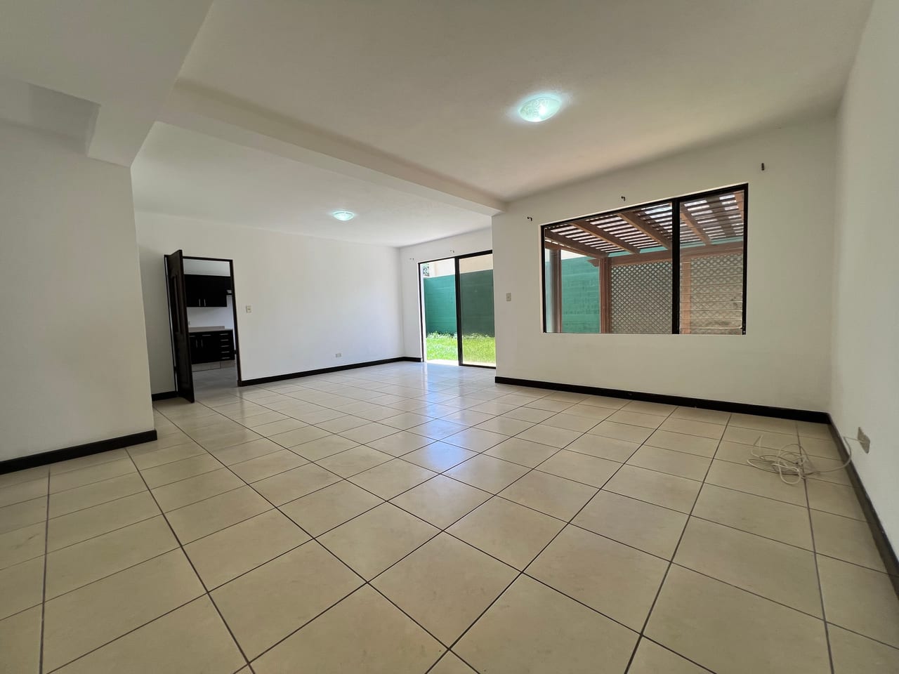Alquiler amplia casa 4 Dormitorios | Terravista Km 16.5 Carr. A Olmeca — Casa en Alquiler en Terravista, Carretera a El Salvador, Guatemala, Ciudad — foto 2 de 17