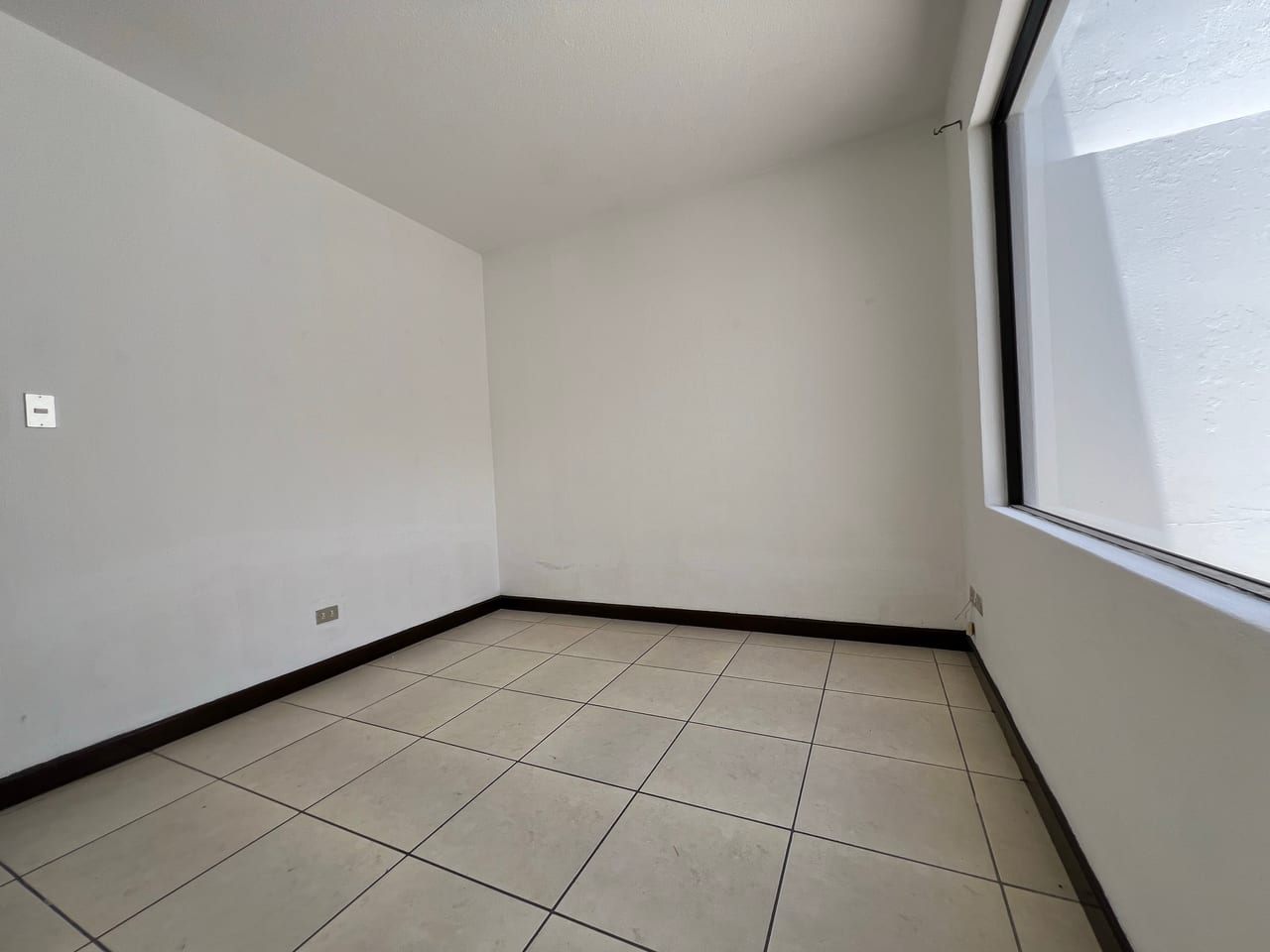 Alquiler amplia casa 4 Dormitorios | Terravista Km 16.5 Carr. A Olmeca — Casa en Alquiler en Terravista, Carretera a El Salvador, Guatemala, Ciudad — foto 3 de 17