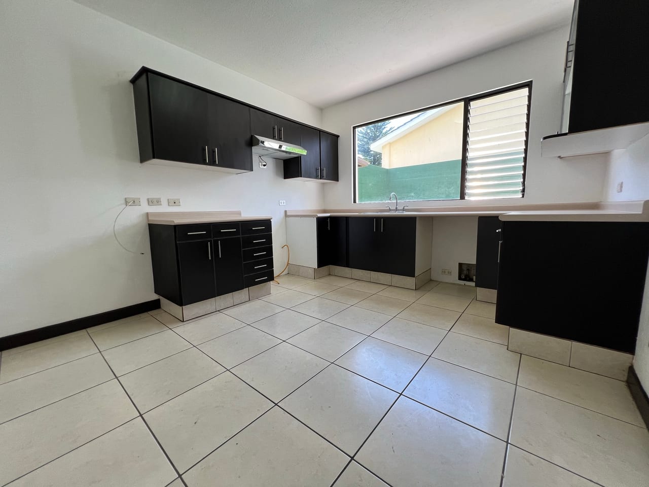 Alquiler amplia casa 4 Dormitorios | Terravista Km 16.5 Carr. A Olmeca — Casa en Alquiler en Terravista, Carretera a El Salvador, Guatemala, Ciudad — foto 5 de 17