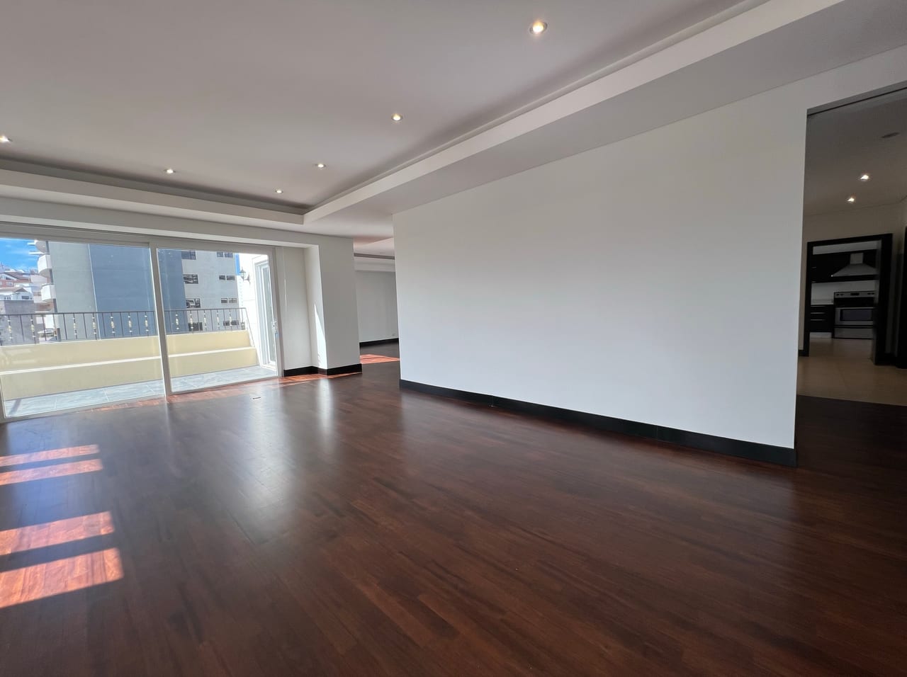Alquiler amplio apartamento 2 Niveles | Quinta Avenida Zona 14 — Apartamento en Alquiler en Quinta Avenida, Zona 14, Guatemala, Ciudad — foto 2 de 17