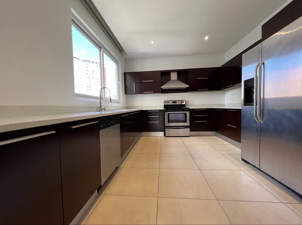 Alquiler amplio apartamento 2 Niveles | Quinta Avenida Zona 14 — Apartamento en Alquiler en Quinta Avenida, Zona 14, Guatemala, Ciudad — foto 5 de 17