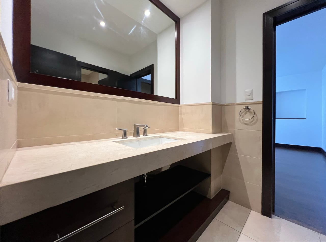Alquiler amplio apartamento 2 Niveles | Quinta Avenida Zona 14 — Apartamento en Alquiler en Quinta Avenida, Zona 14, Guatemala, Ciudad — foto 17 de 17