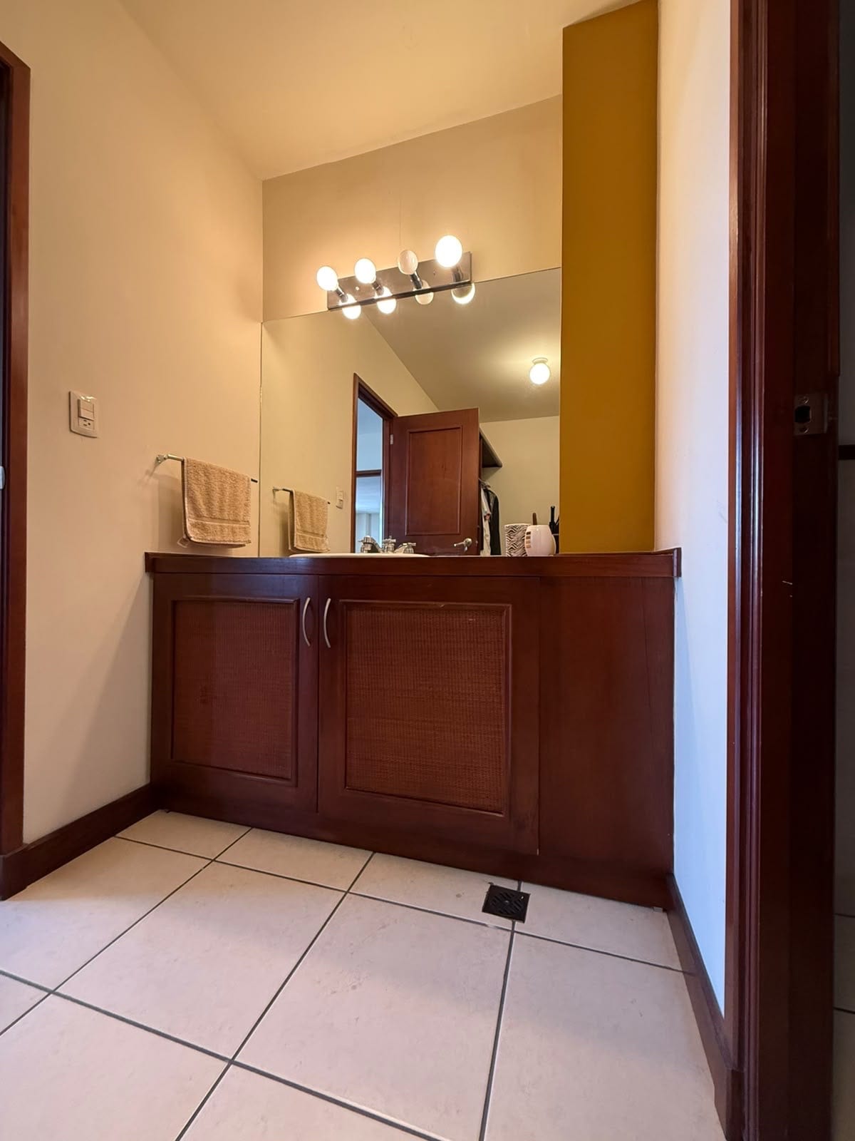 Venta amplio apartamento 1 Dormitorio | Benevento Zona 14 La Villa — Apartamento en Venta en Benevento, Zona 14, Guatemala, Ciudad — foto 10 de 12