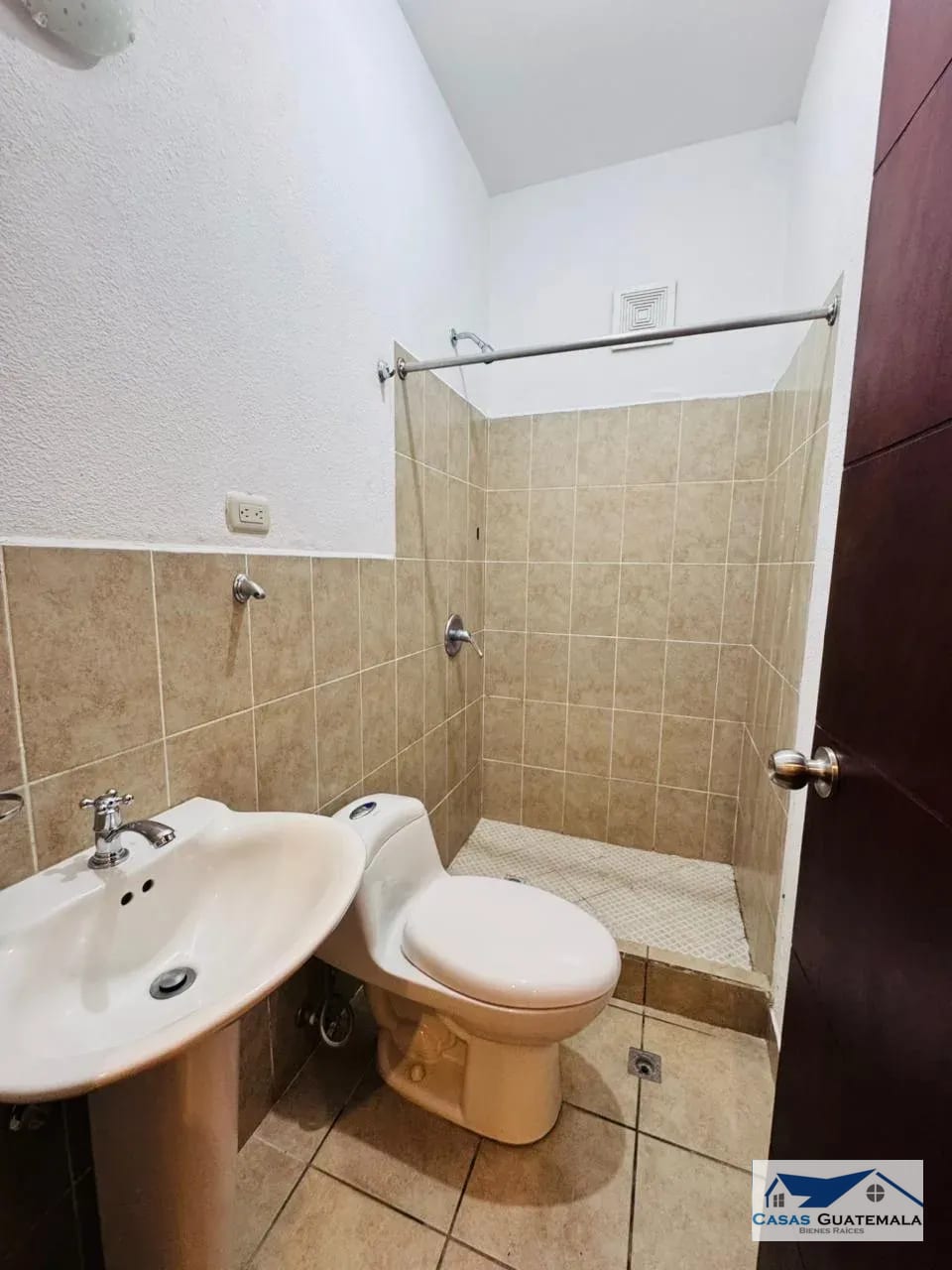 Casa en Venta km. 16.5 Carr. al Salvador Ingreso Olmeca — Casa en Venta en Bosques de Arrazola, Carretera a El Salvador, Guatemala, Ciudad — foto 15 de 17
