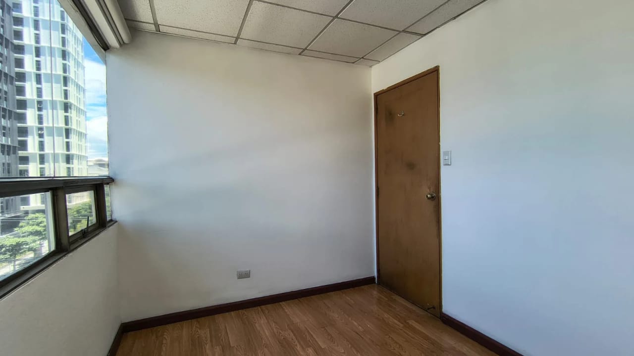 Rento / Vendo Clínica Médica Zona 10 — Clínica en Alquiler en Santa Clara II, Zona 10, Guatemala, Ciudad — foto 5 de 9