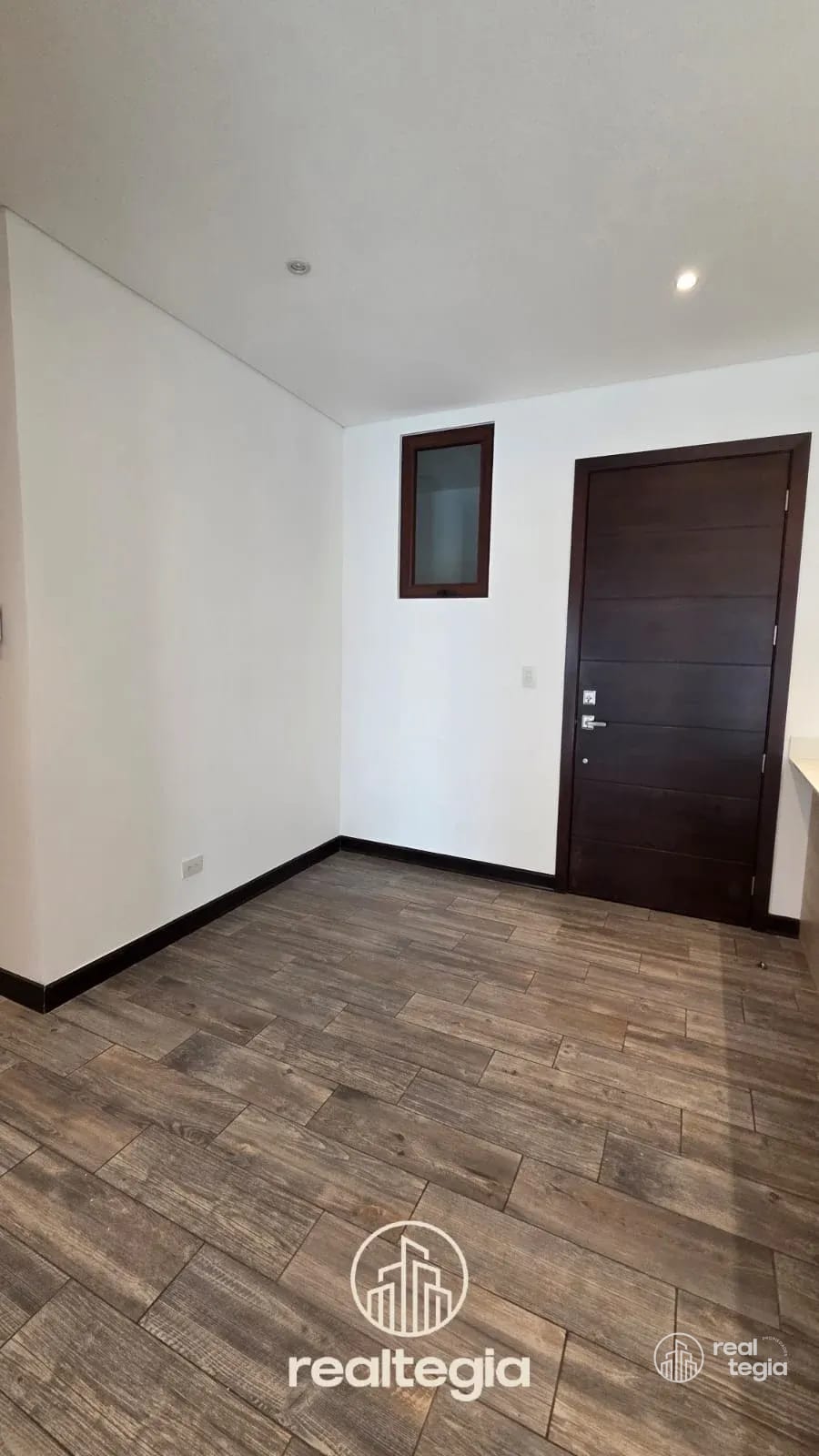 APARTAMENTO EN LIRIOS DE CAYALÁ ZONA 16 — Apartamento en Venta en Zona 16, Guatemala, Ciudad — foto 5 de 12