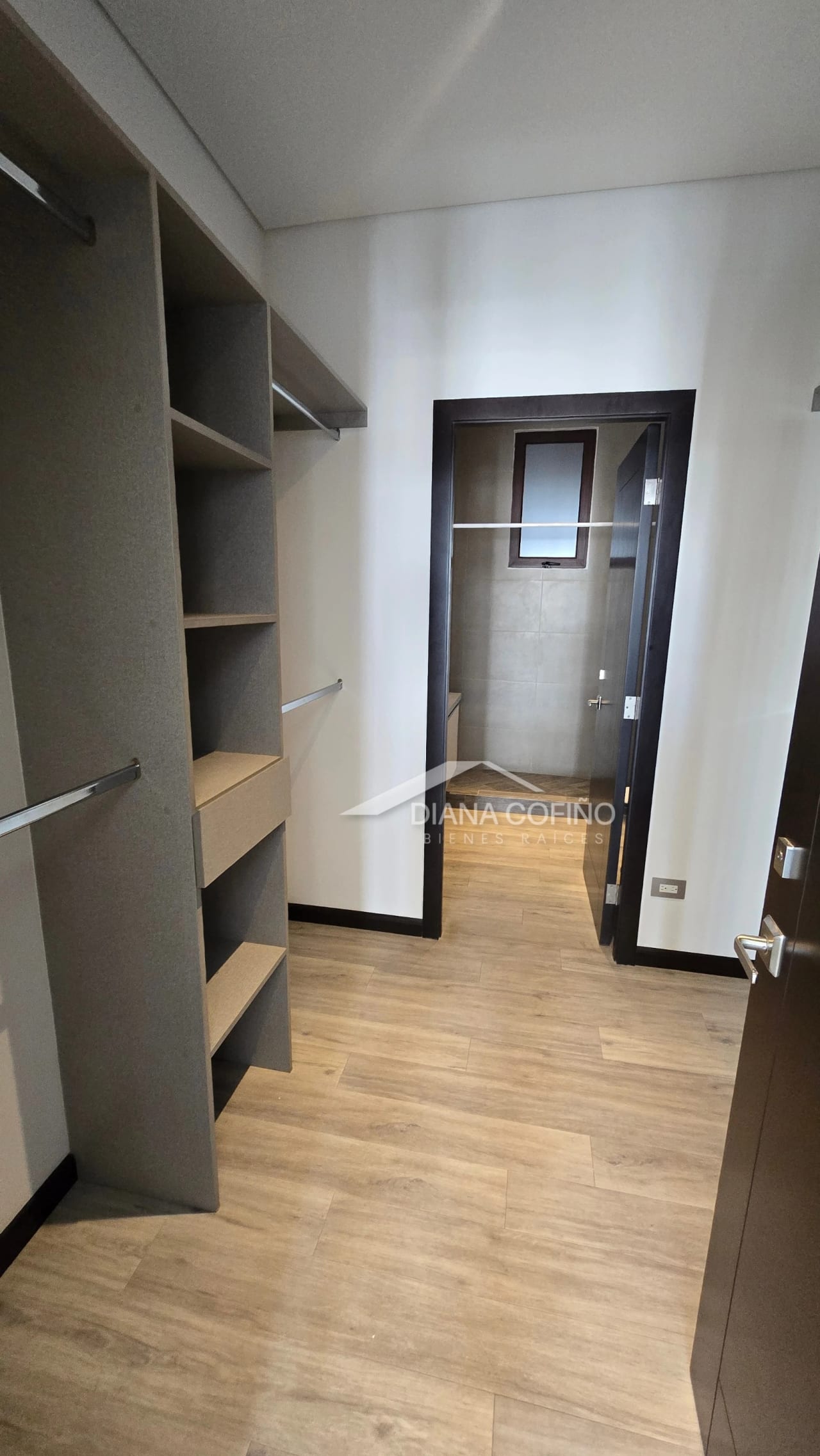 Alquiler de apartamento como nuevo en Lirios de Cayalá, zona 16 — Apartamento en Alquiler en Lirios de Cayalá II, Zona 16, Guatemala, Ciudad — foto 5 de 8