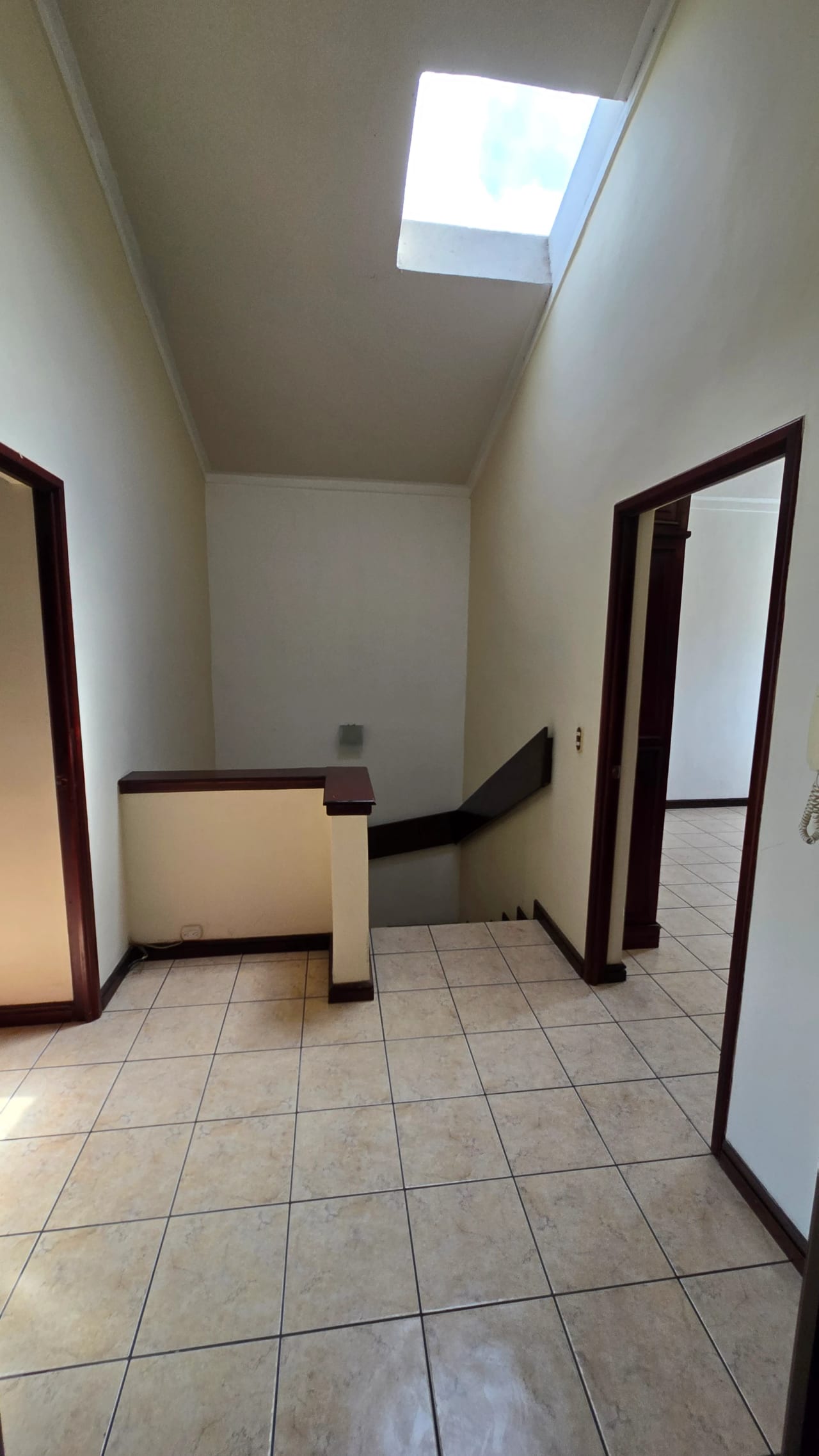 Cómoda casa de dos niveles en Condominio Santa Anita — Casa en Alquiler en km 16-20, Carretera a El Salvador, Guatemala, Ciudad — foto 9 de 13