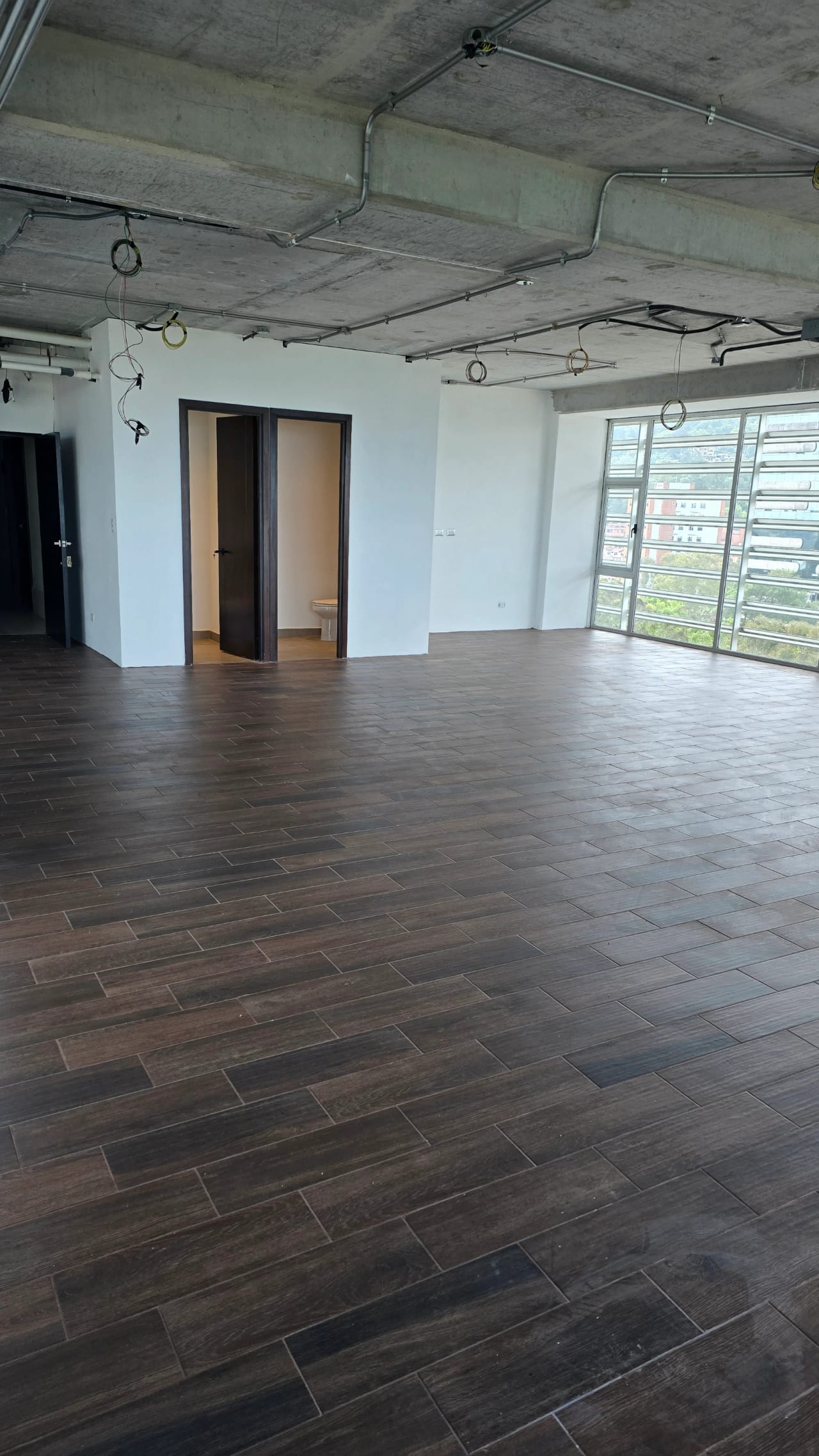 Zona 15 - Cómoda oficina en alquiler en nivel alto — Apartamento en Alquiler en Domani, Zona 15, Guatemala, Ciudad — foto 2 de 6