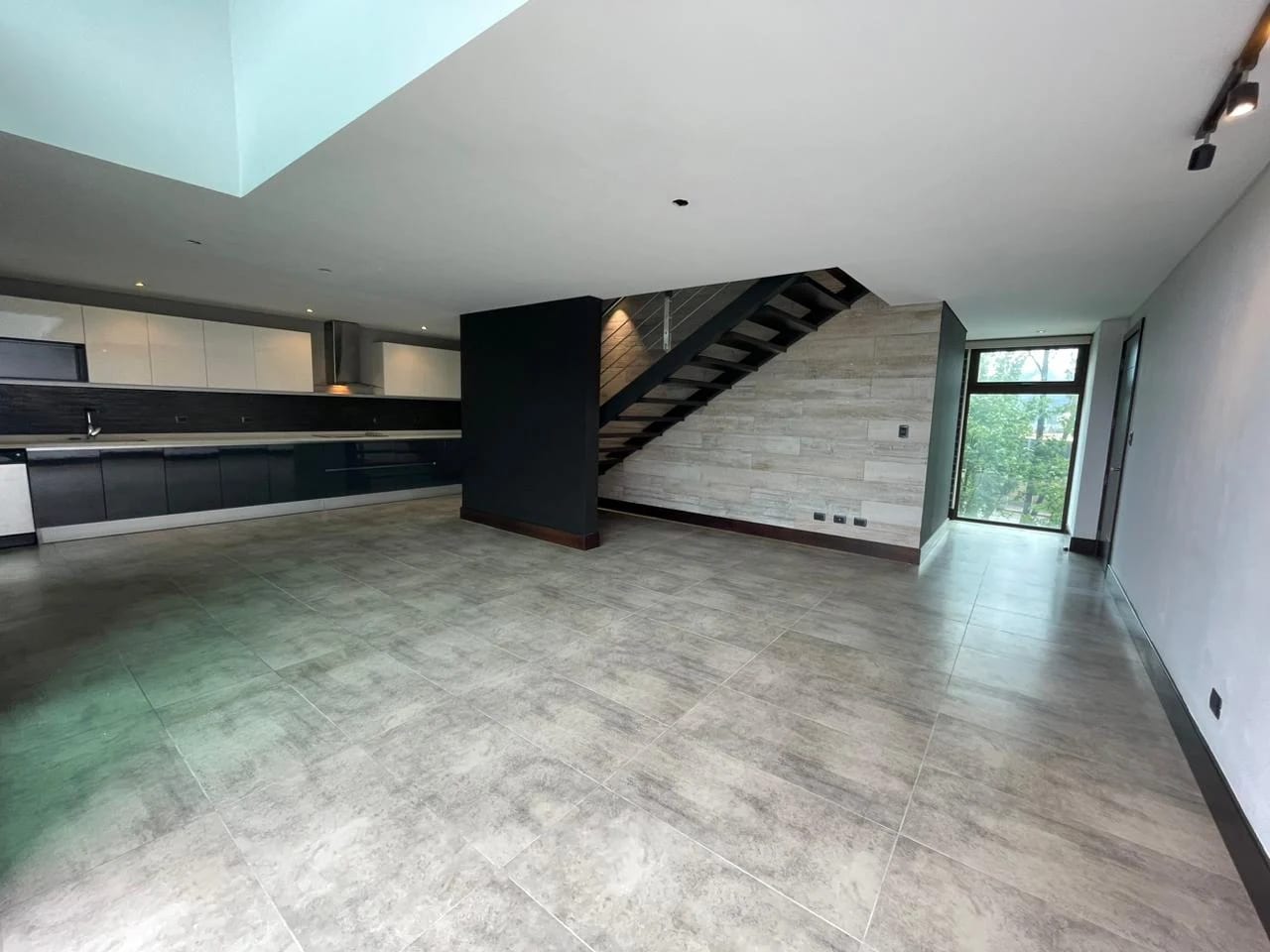 Apartamento en Renta Zona 16 cod.CA36528 — Apartamento en Alquiler en Zona 16, Guatemala, Ciudad — foto 2 de 17