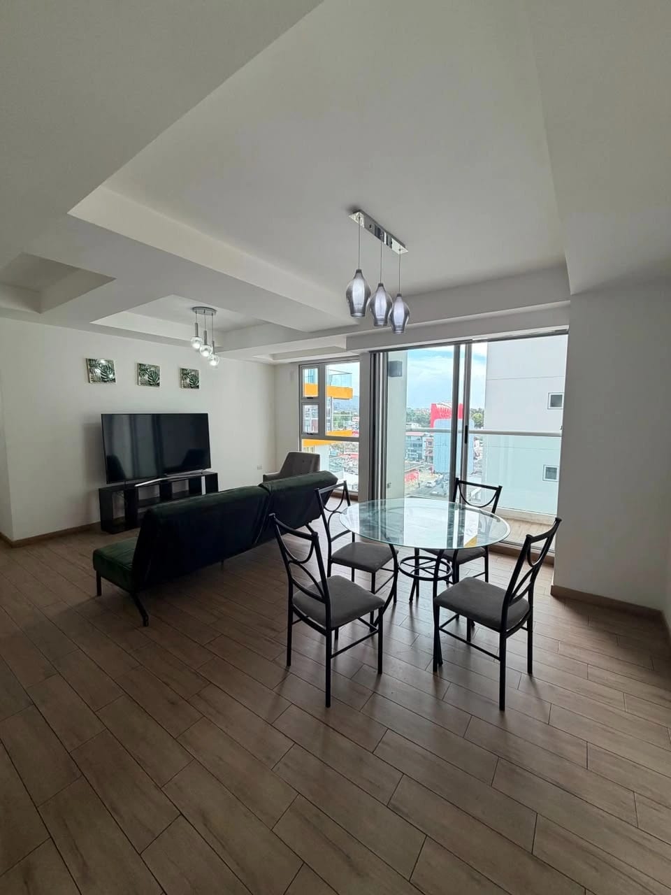 Apartamento Semi-Amueblado en Renta Zona 10 cod.CA36671 — Apartamento en Alquiler en Zona 10, Guatemala, Ciudad — foto 5 de 10