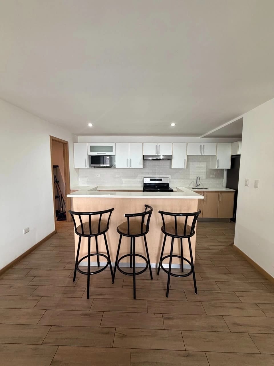 Apartamento Semi-Amueblado en Renta Zona 10 cod.CA36671 — Apartamento en Alquiler en Zona 10, Guatemala, Ciudad — foto 6 de 10