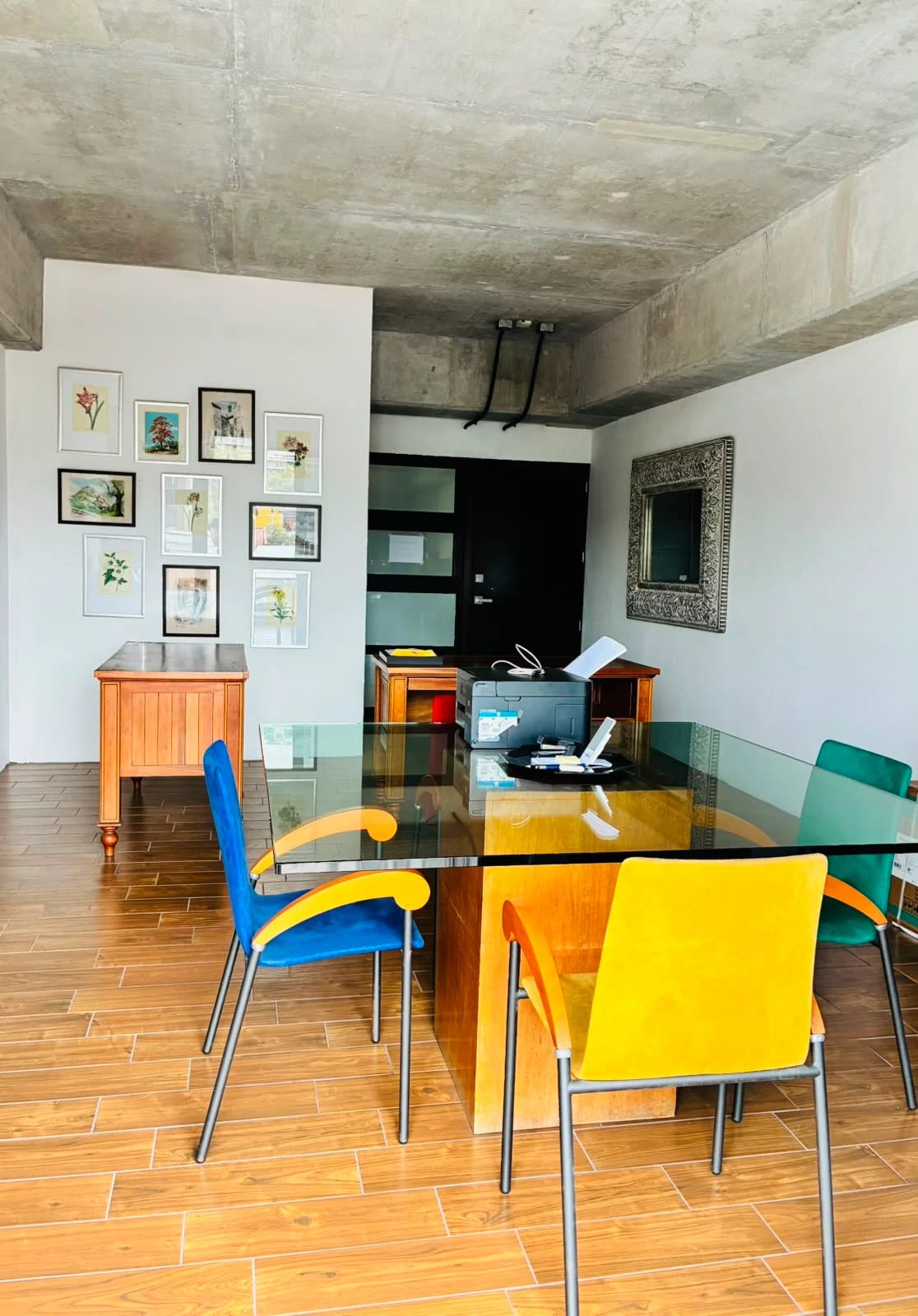 Oficina en Renta Zona 9 — Oficina en Alquiler en Zona 9, Guatemala, Ciudad — foto 1 de 8
