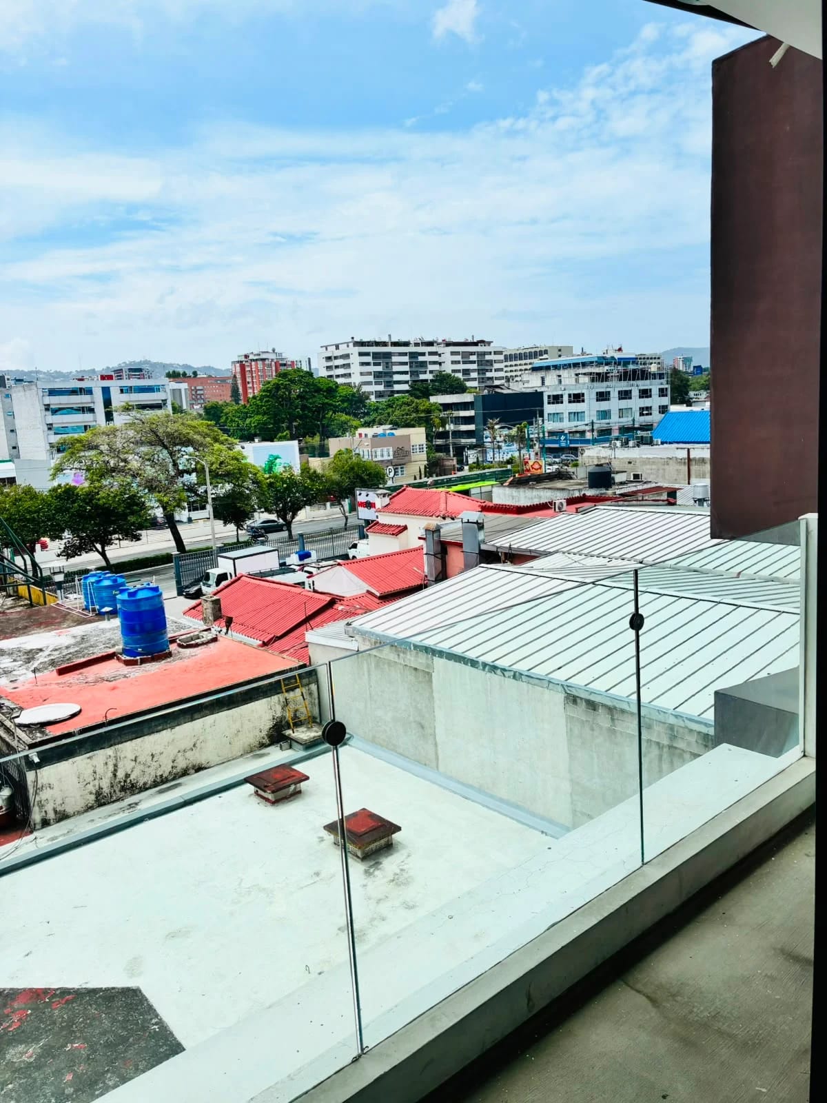 Oficina en Renta Zona 9 — Oficina en Alquiler en Zona 9, Guatemala, Ciudad — foto 6 de 8
