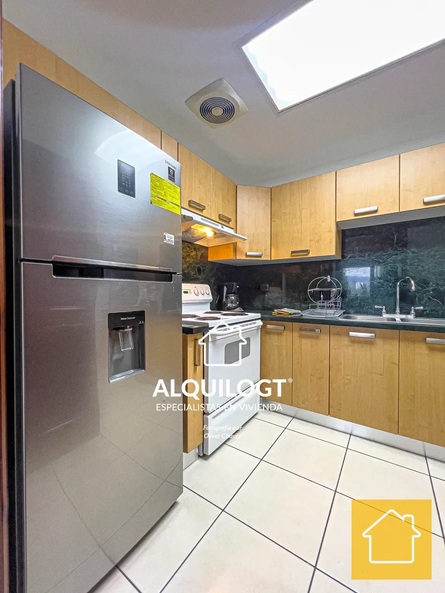 Apartamento Amueblado Cerca de los Próceres y Diagonal 6 — Apartamento en Alquiler en Altos de Santa Clara, Zona 10, Guatemala, Ciudad — foto 14 de 17