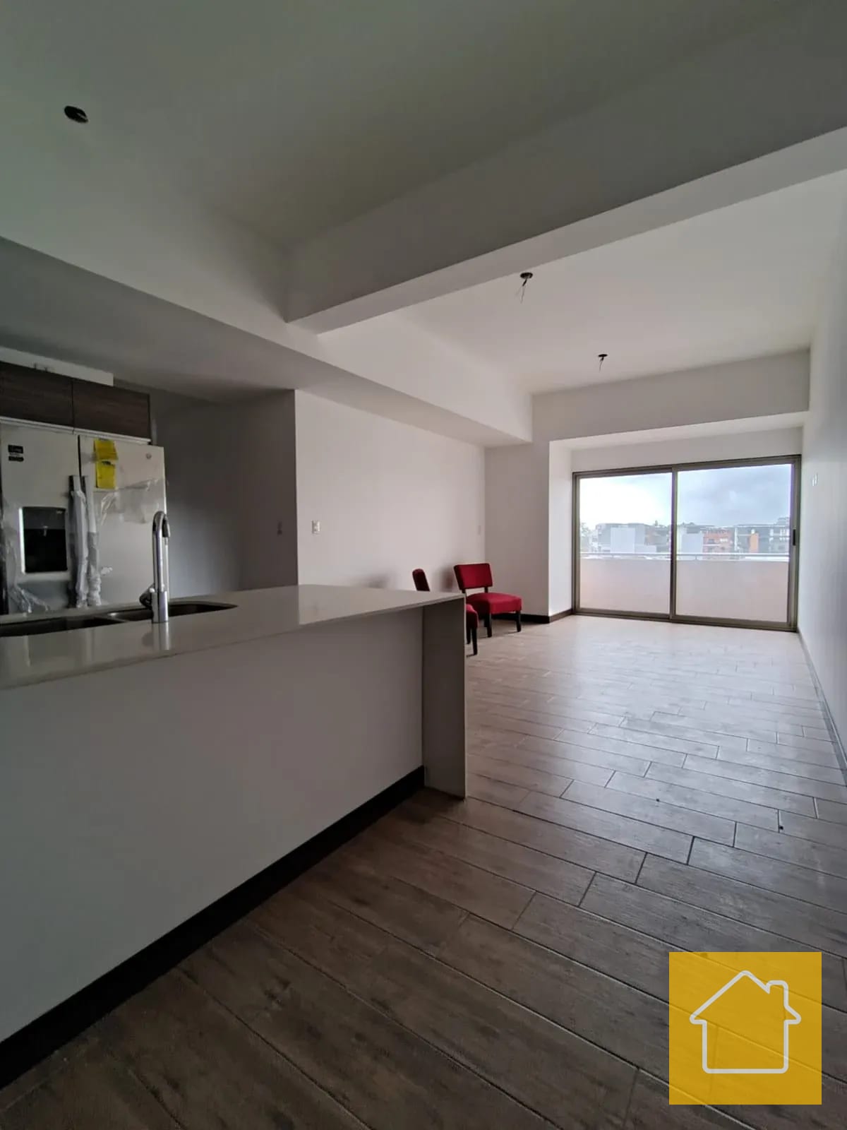 Amplio Apartamento en Zona 10 Casalini — Apartamento en Alquiler en Casalini Diagonal 6, Zona 10, Guatemala, Ciudad — foto 1 de 16