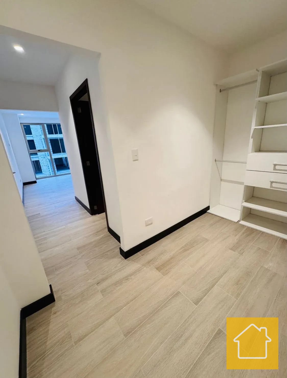 Amplio y Céntrico Apartamento en Zona 13 con Balcón Iridia — Apartamento en Alquiler en Elgin, Zona 13, Guatemala, Ciudad — foto 10 de 17