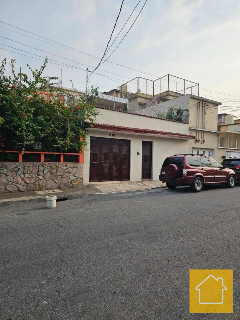 Amplia Casa por Centro Comercial Martí 7 Zona 2 — Casa en Alquiler en Ciudad Nueva, Zona 2, Guatemala, Ciudad — foto 1 de 17