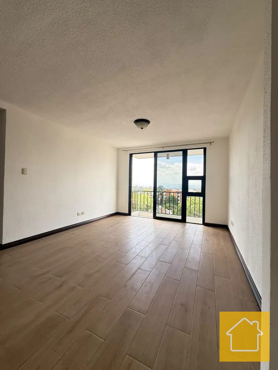 Amplio Apartamento en Balcones de las Charcas Remodelado AGT2996 — Apartamento en Alquiler en Balcones de Las Charcas, Zona 11, Guatemala, Ciudad — foto 10 de 17