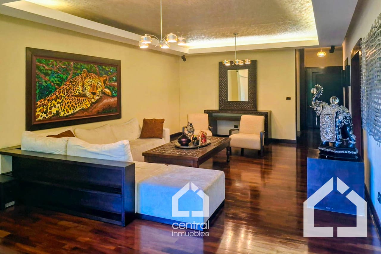 Amplia y exclusiva casa de 4 habitaciones en zona 14 — Casa en Venta en Zona 14, Guatemala, Ciudad — foto 1 de 16