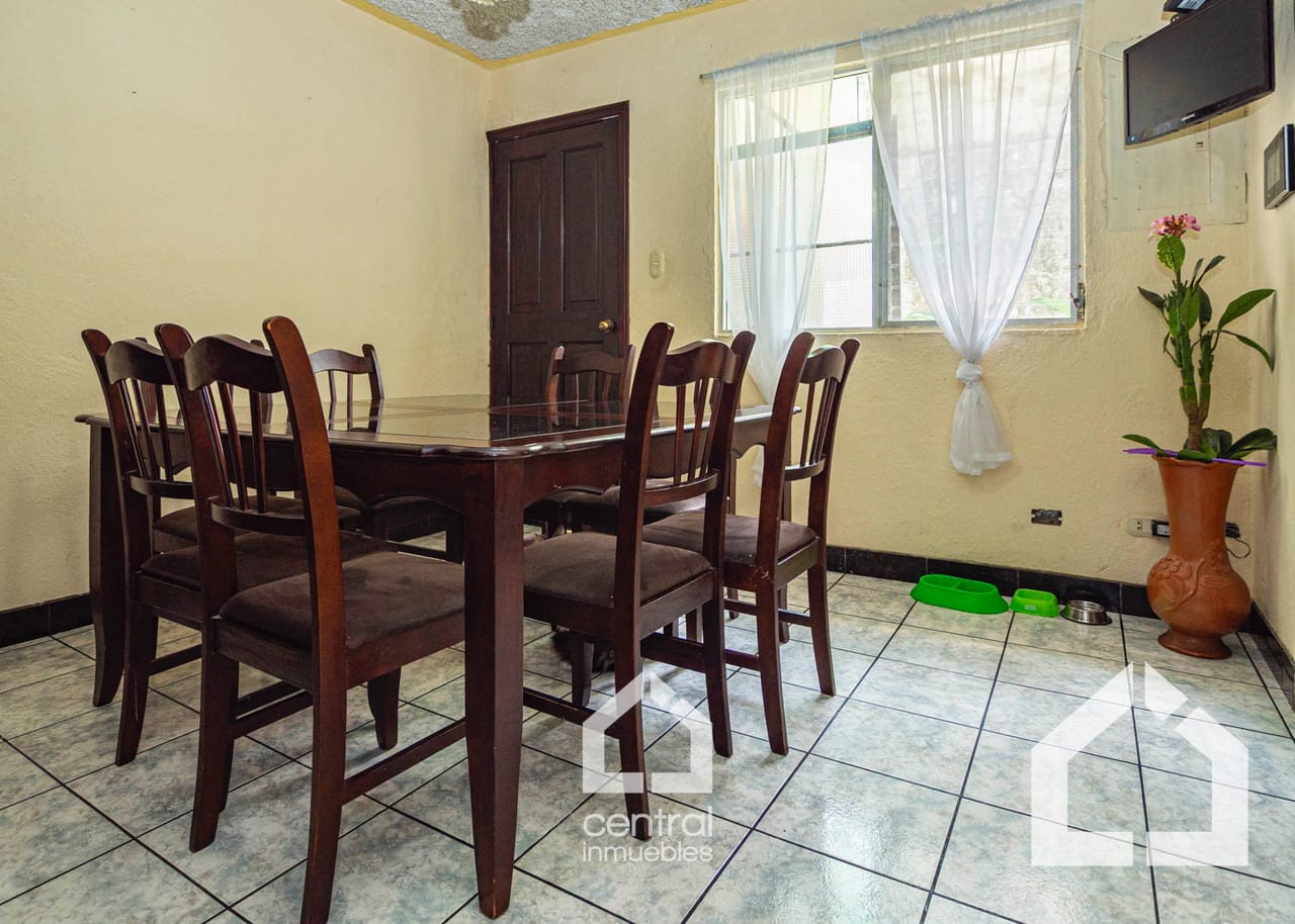Casa de 5 habitaciones en Pinares de San Cristóbal, Mixco — Casa en Venta en Pinares de San Cristobal, Zona 8 Mixco, Guatemala, Ciudad — foto 3 de 17