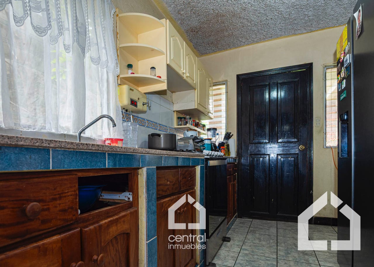 Casa de 5 habitaciones en Pinares de San Cristóbal, Mixco — Casa en Venta en Pinares de San Cristobal, Zona 8 Mixco, Guatemala, Ciudad — foto 4 de 17