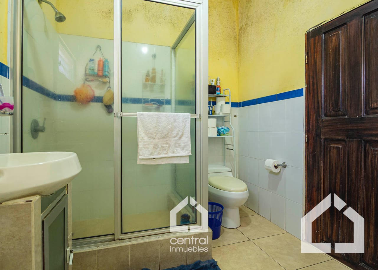 Casa de 5 habitaciones en Pinares de San Cristóbal, Mixco — Casa en Venta en Pinares de San Cristobal, Zona 8 Mixco, Guatemala, Ciudad — foto 15 de 17