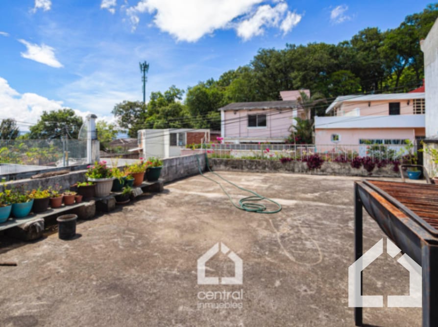 Casa de 5 habitaciones en Pinares de San Cristóbal, Mixco — Casa en Venta en Pinares de San Cristobal, Zona 8 Mixco, Guatemala, Ciudad — foto 16 de 17
