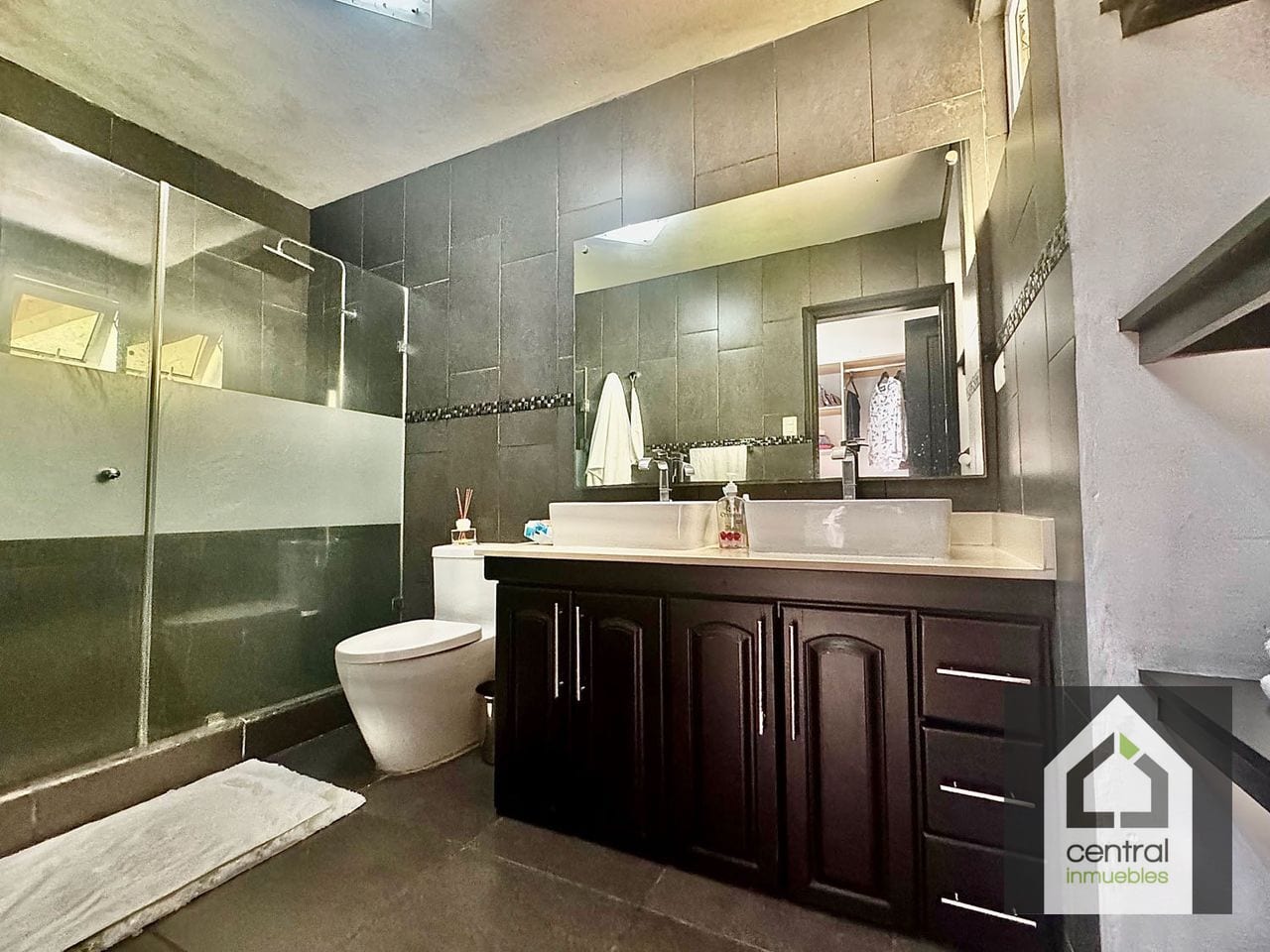 Casa en renta Colonia Sta, Rosalía, Condominio La Laguna (copia) — Casa en Alquiler en Santa Catarina Pinula, Guatemala, Ciudad — foto 12 de 17
