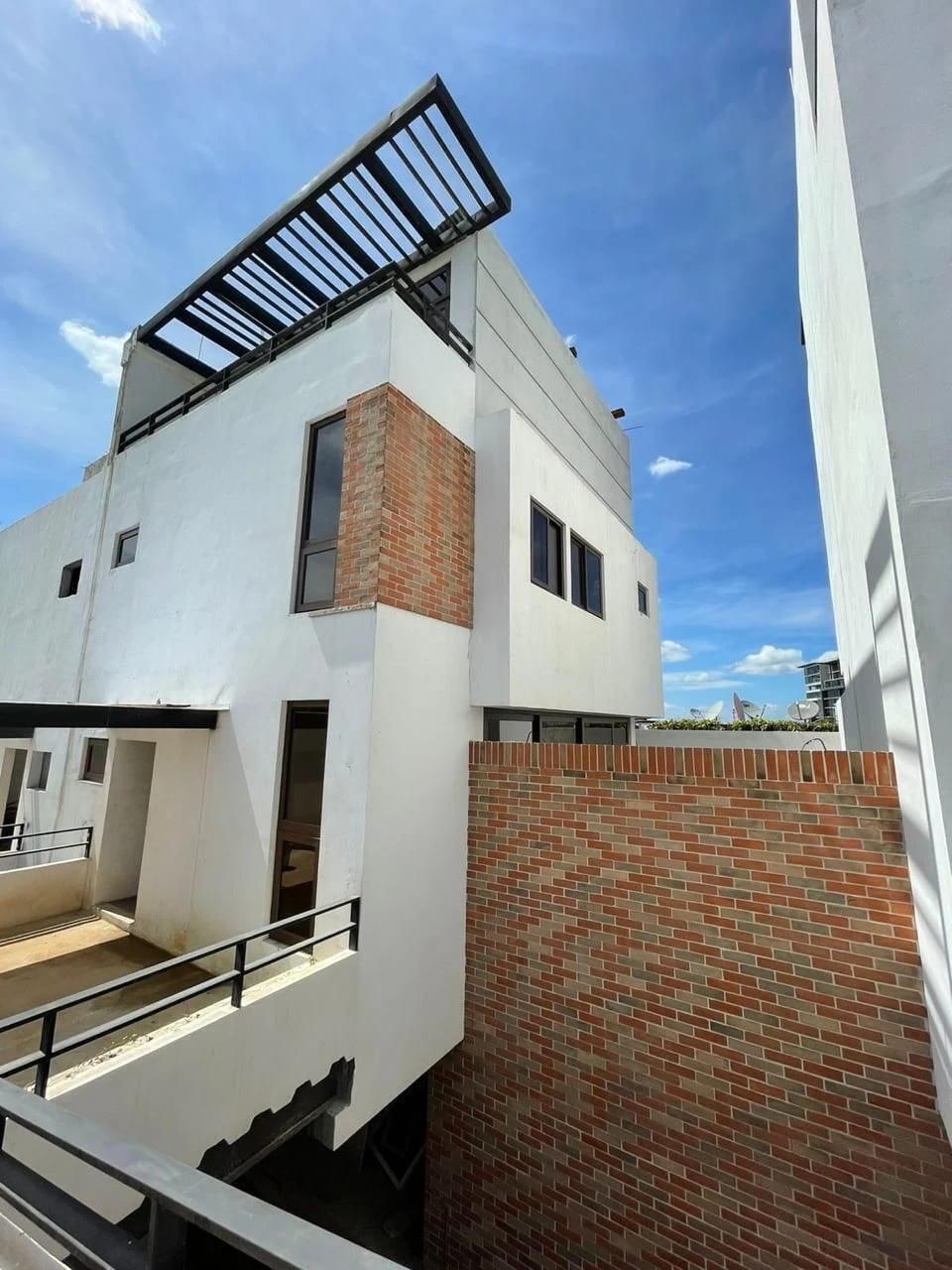 Vendo casa dentro de condominio en zona 15 — Casa en Venta en Zona 15, Guatemala, Ciudad — foto 1 de 10