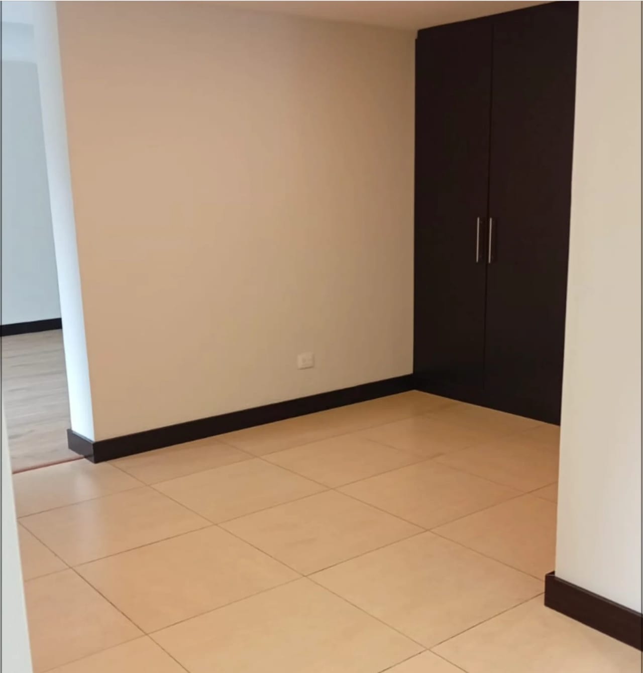Oficina en Renta - Edificio Cobella Zona 14 — Oficina en Alquiler en Cobella, Zona 14, Guatemala, Ciudad — foto 5 de 10